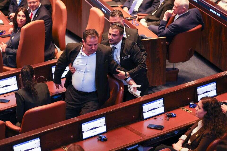 ח"כ עודה מורחק מהמליאה , אורן בן חקון