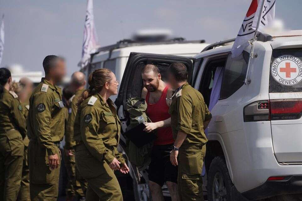 איתן הורן עם חיילי צה"ל , דו"צ