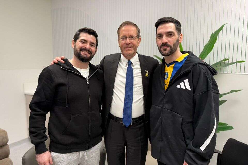 הרצוג נפגש עם שורדי השבי גלי וזיוי ברמן , דוברות בית הנשיא