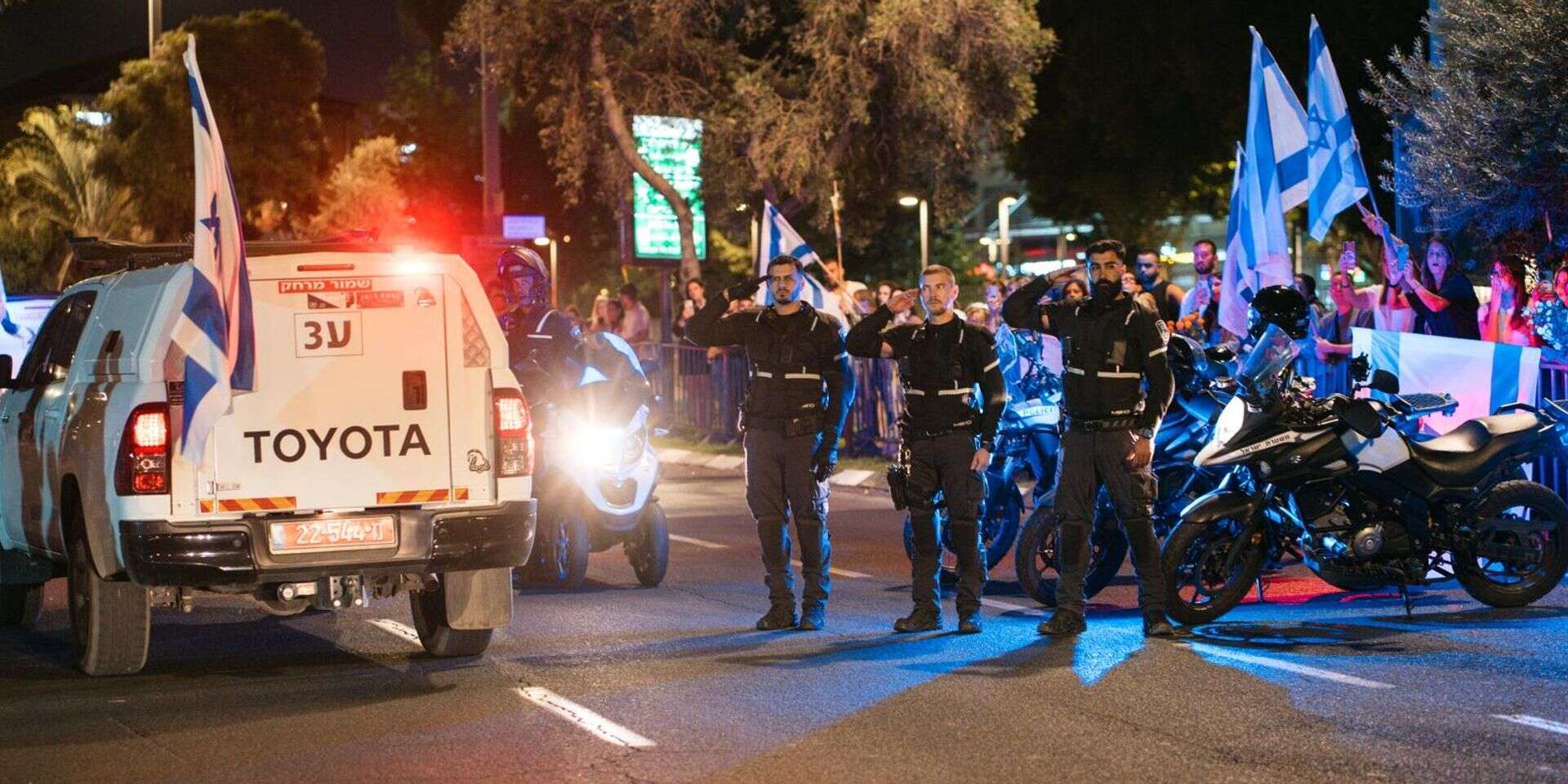 שיירת ארונות ארבעת החטופים החללים מגיעה למכון לרפואה משפטית , דוברות המשטרה