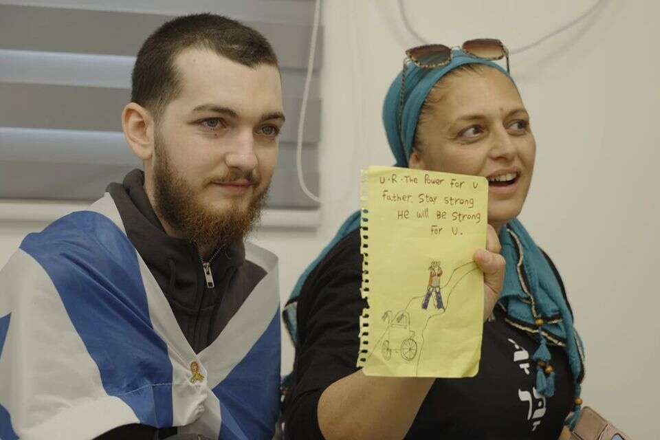 הנס של בר קופרשטיין: "היינו מדליקים פנס, ועושים כאילו זו חנוכיה"