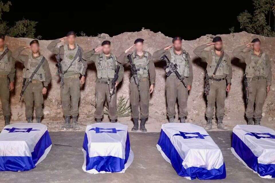 חיילי צה"ל עם ארונות חטופים חללים , דובר צה"ל