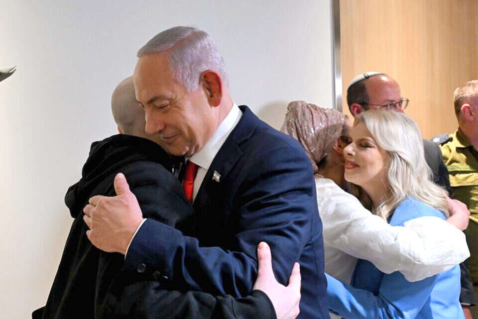 ראש הממשלה נתניהו במפגש עם החטוף השב איתן מור , אבי אוחיון, לע"מ