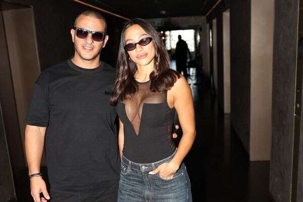 שני אדרי מגיעה למסיבה שליובל עם קרוב משפחתה , אור גפן