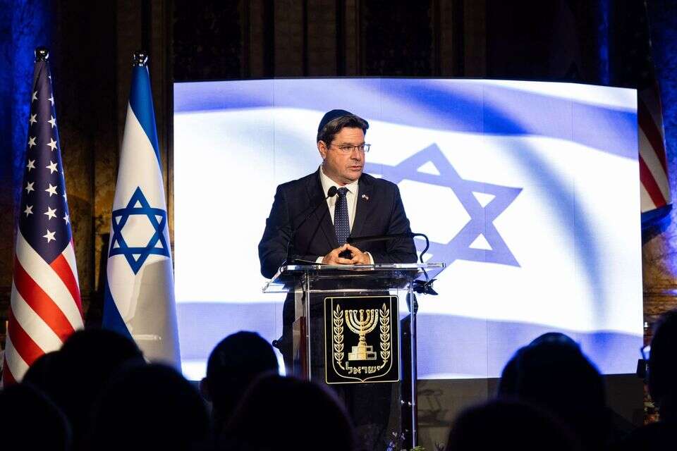 הקונסול בניו יורק אופיר אקוניס. , הקונסוליה הישראלית בניו יורק