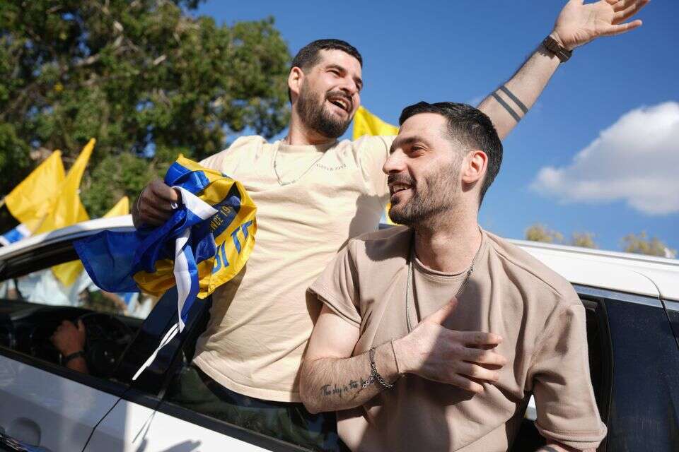 שורדי השבי גלי וזיו ברמן שבו הביתה
, אי.פי