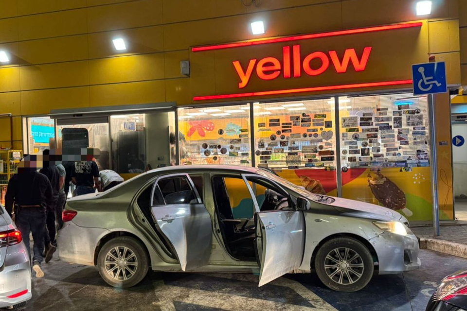 המשטרה סיכלה שוד בתחנת דלק בדרום - שלושה נעצרו "על חם" , דוברות המשטרה
