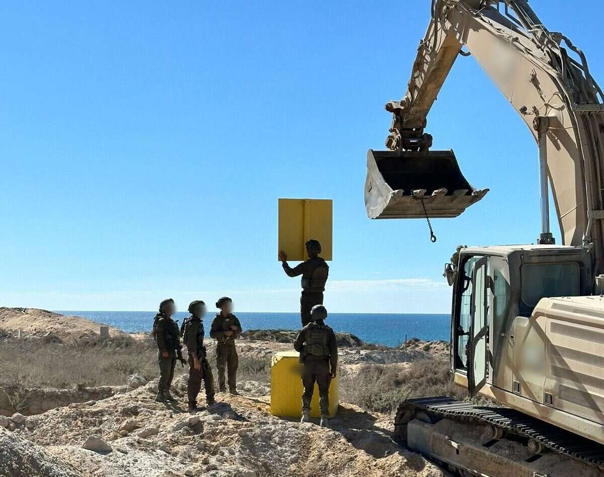 תיעוד: כוחות צה"ל מסמנים את הקו הצהוב ברצועת עזה , דובר צה"ל