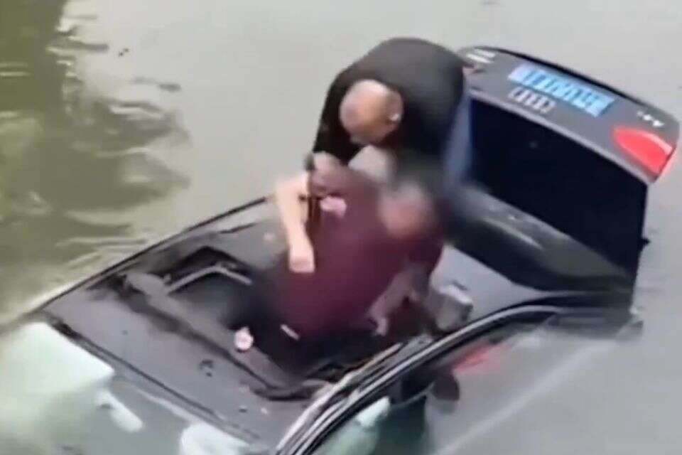 אזרח סיני מציל אדם טובע מכלי רכב במזרח המדינה , רשתות חברתיות