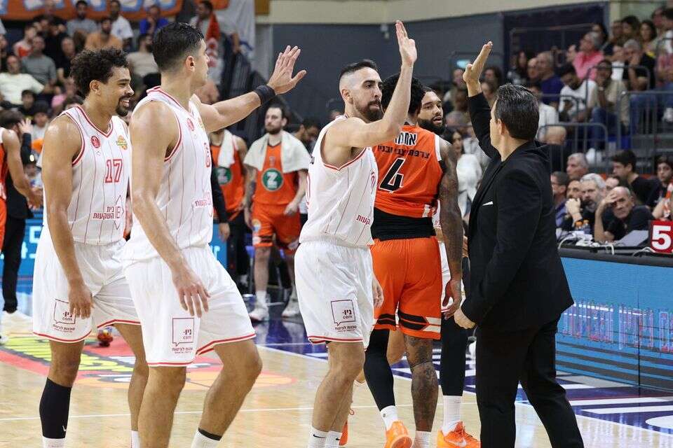 שחקני הפועל תל אביב , אלן שיבר