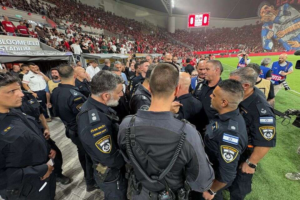 השוטרים בבלומפילד , עמי שומן