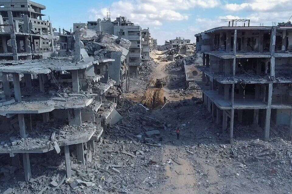 ההרס ברצועה , רויטרס