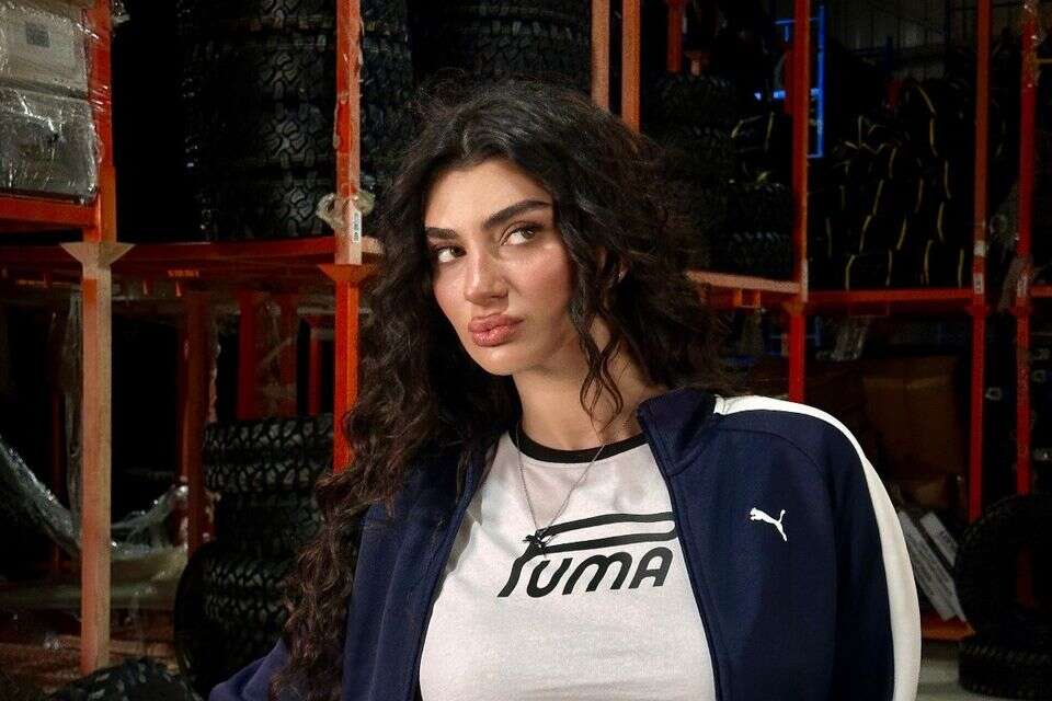 פרידה עוזיאל על הסט של פומה , יח"צ
