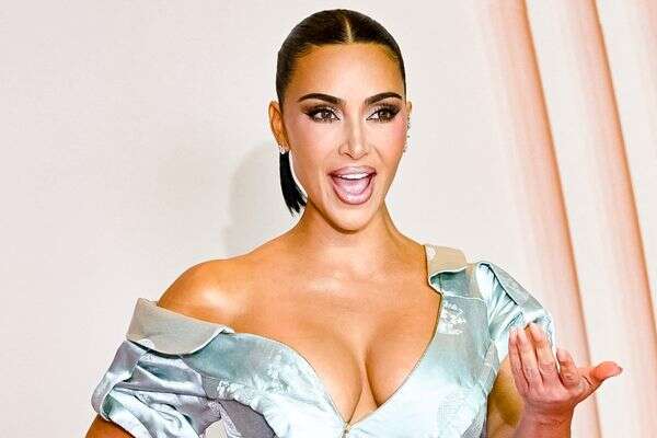 קים קרדשיאן ביו םהולדתה ה-45 בפריז , AFP