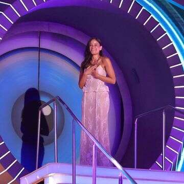 כוכבת "האח הגדול" צעדה ברחוב ללא חולצה. זאת הסיבה