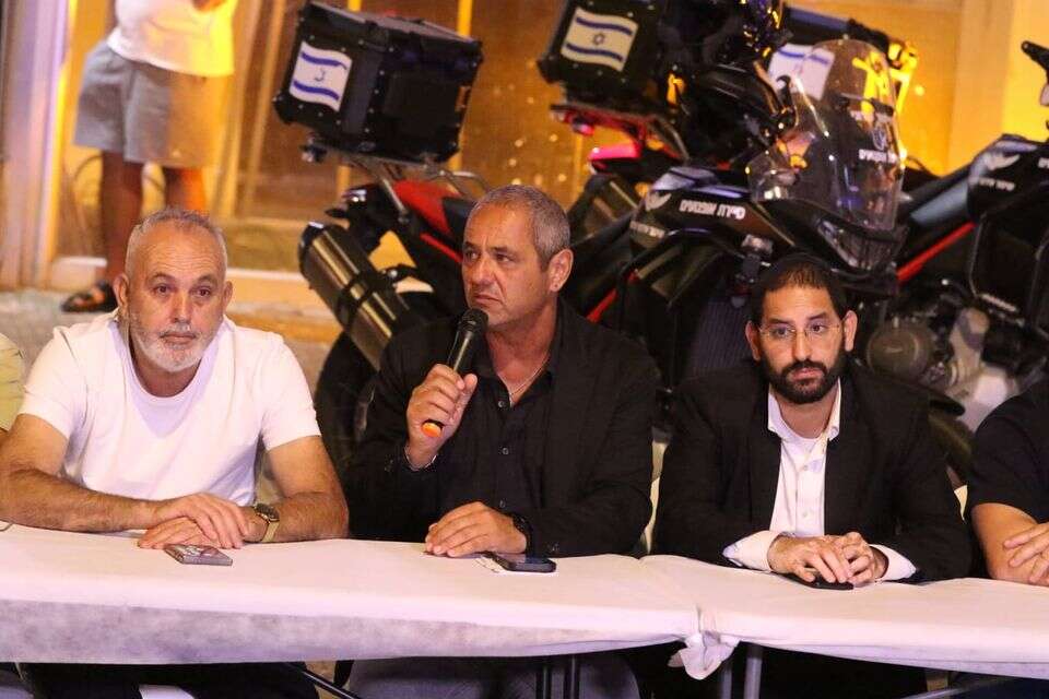 ראש עיריית חדרה וסגניו בדיון החירום בכביש הראשי , עיריית חדרה
