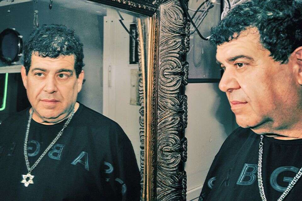 "הילדים שלי דתיים, שומרי מסורת, ואני משתדל לעשות מה שאני יכול". אבי ביטר  , דויד פרץ