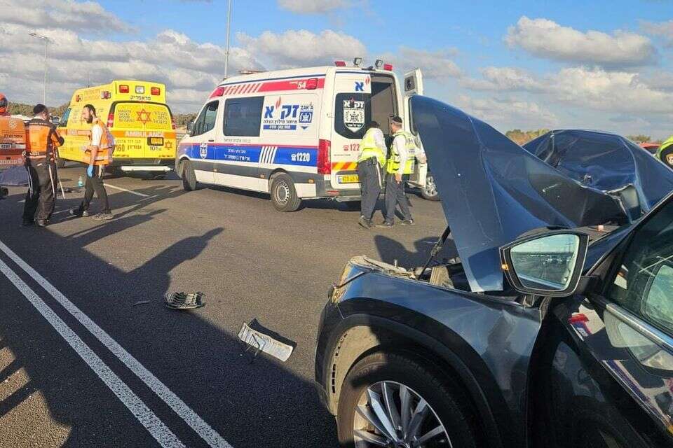 זירת התאונה בכביש 2 , דוברות זק"א