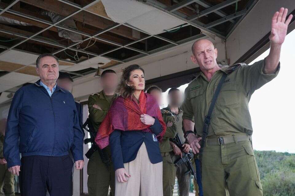 שר הביטחון כ"ץ בגבול לבנון עם שליחת נשיא ארה"ב מורגן אורטגו , אריאל חרמוני, משרד הביטחון