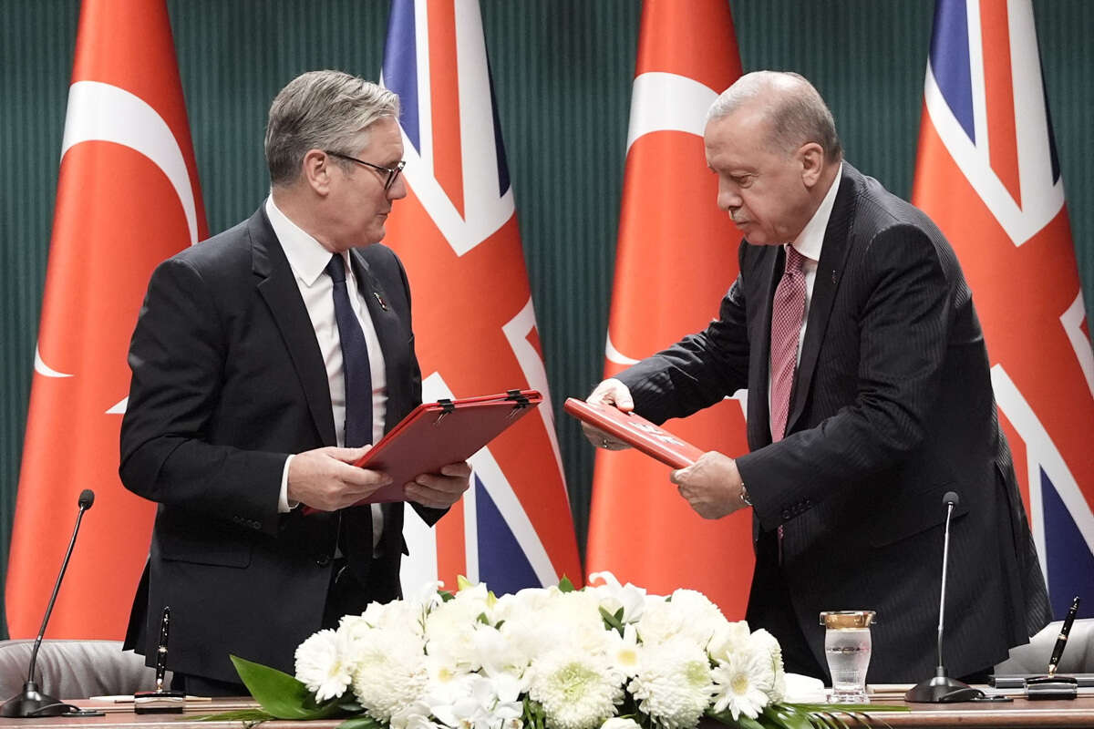 ארדואן וסטארמר במעמד החתימה , AFP