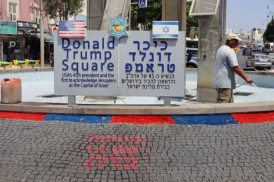 כיכר טראמפ, לפני , יהושוע יוסף