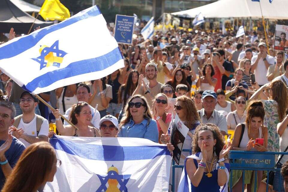 "אנחנו שרוטים ממה שעברנו, תהיו איתנו עד שכולם יחזרו": משפחות גואילי ואור בראיון