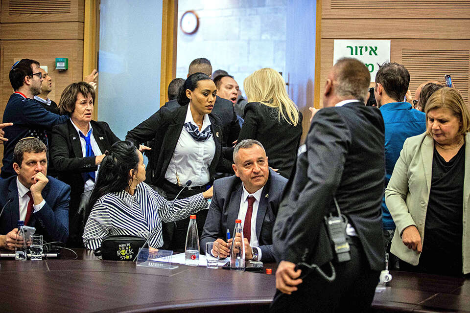 דברו חלש: שיח מפלג מאותת לאויבים שאנחנו ניתנים לפירוק