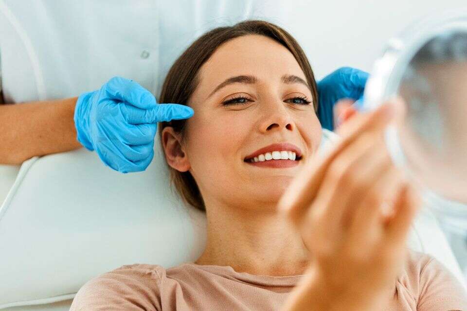 ניתוחים פלסטיים רופא רפואה ביוטי , istockphoto