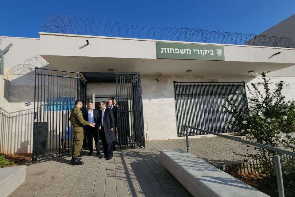ח"כ גפני ביקר את בחורי הישיבה בכלא הצבאי: "כתם גדול על מדינת ישראל" , באדיבות ח"כ גפני