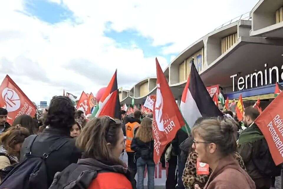 ההפגנה בנמל התעופה שארל דה גול בפריז נגד משלוחים לישראל , שימוש לפי סעיף 27א' לחוק זכויות יווצרים