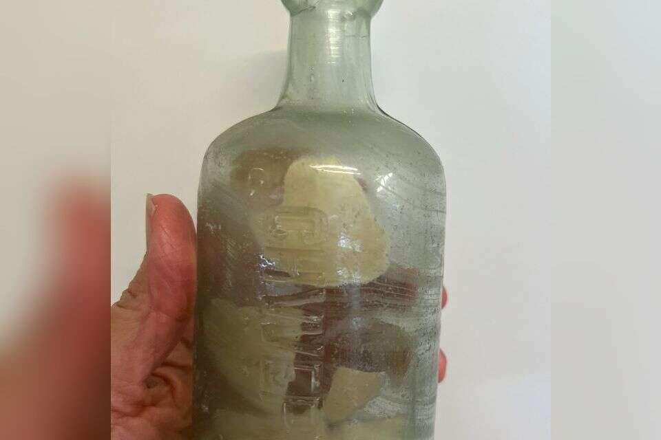 ממצא היסטורי. הבקבוק שמצאה משפחת בראון , אי.פי