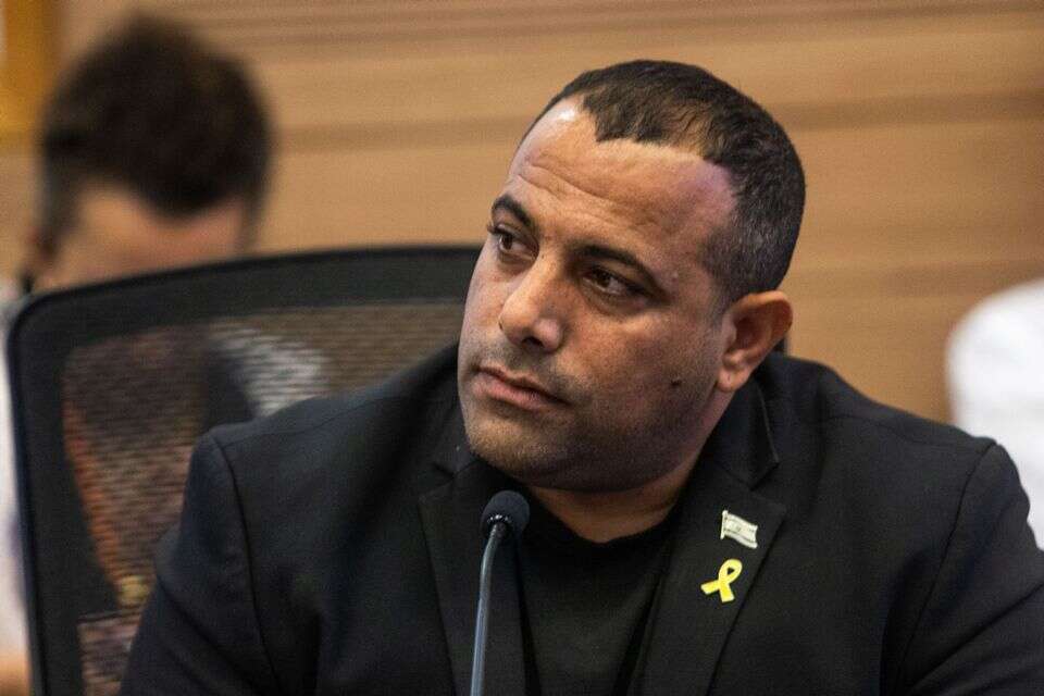 אביר קארה , אורן בן חקון
