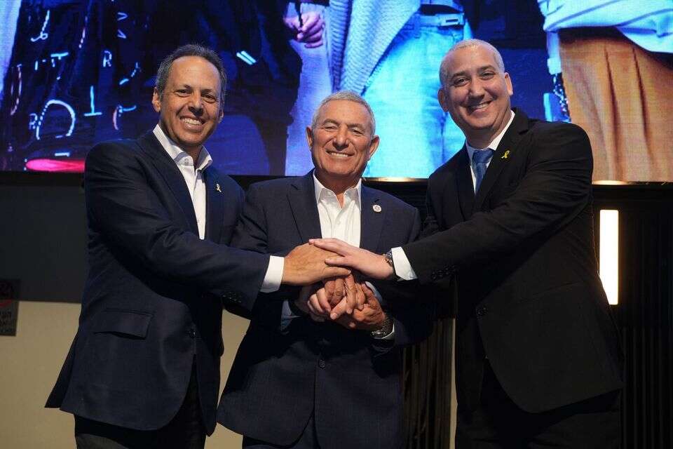 מנכ״ל הסוכנות היהודית יהודה סטון, יו״ר הסוכנות היהודית אלוף במיל׳ דורון אלמוג ויו״ר חבר הנאמנים של הסוכנות היהודית מארק וילף , ליאור דסקל עבור הסוכנות היהודית