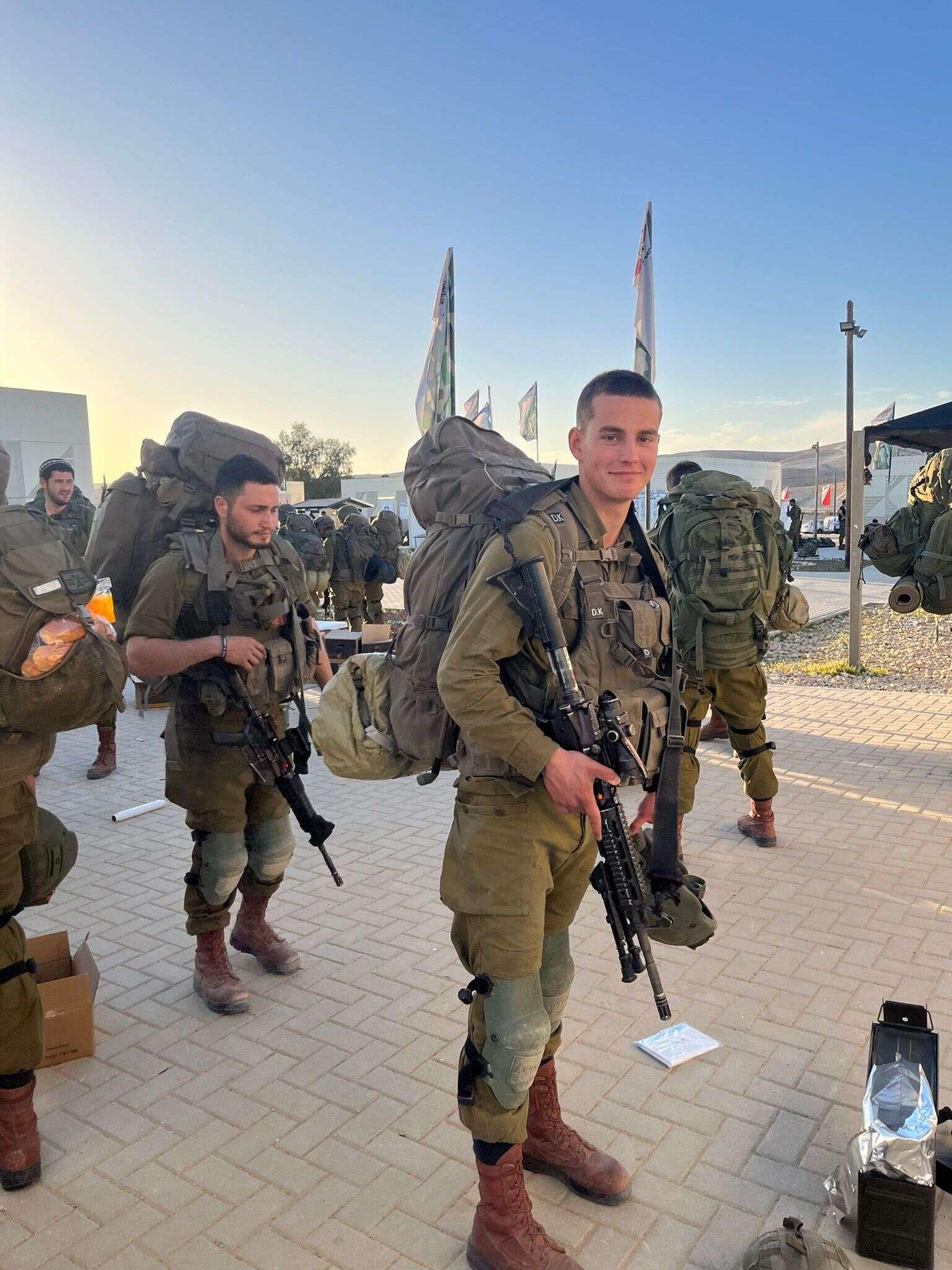 "העדפתי להיפצע בעצמי ושלא יקרה לחברים שלי כלום". דניאל קופילוב , אוסף פרטי