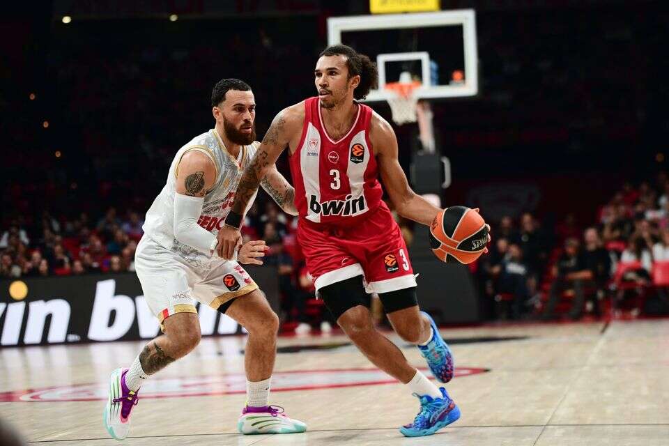 טייסון וורד מול מייק ג'יימס , Olympiacos B.C