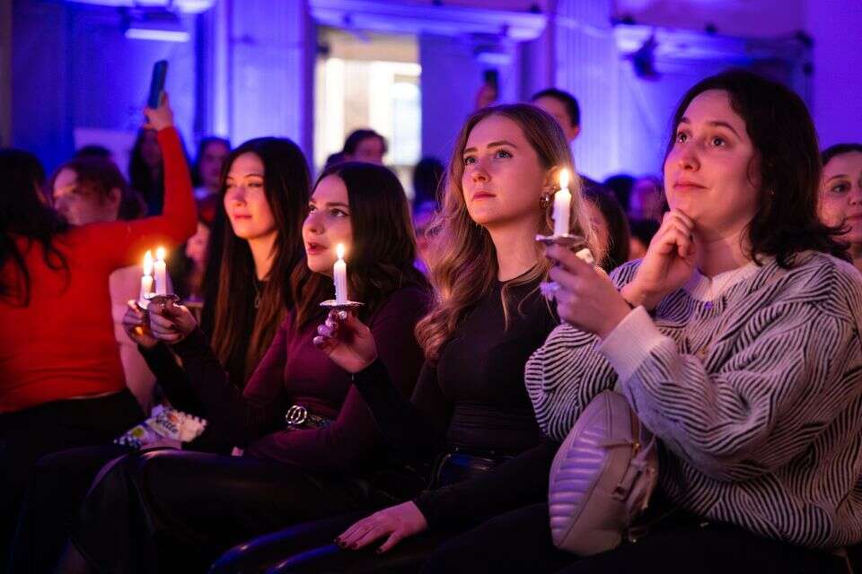 צעירות יהודיות בכנס , איציק בלניצקי, מרכז 302