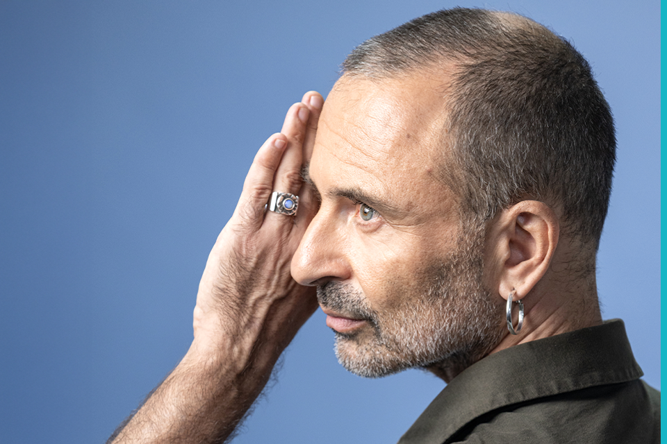 "מה התפקיד שלי בעולם? לא יכול לגלות, הוא סודי". אהד פישוף , אבישג שאר-ישוב; איפור: ורד בדוסה רוטרו