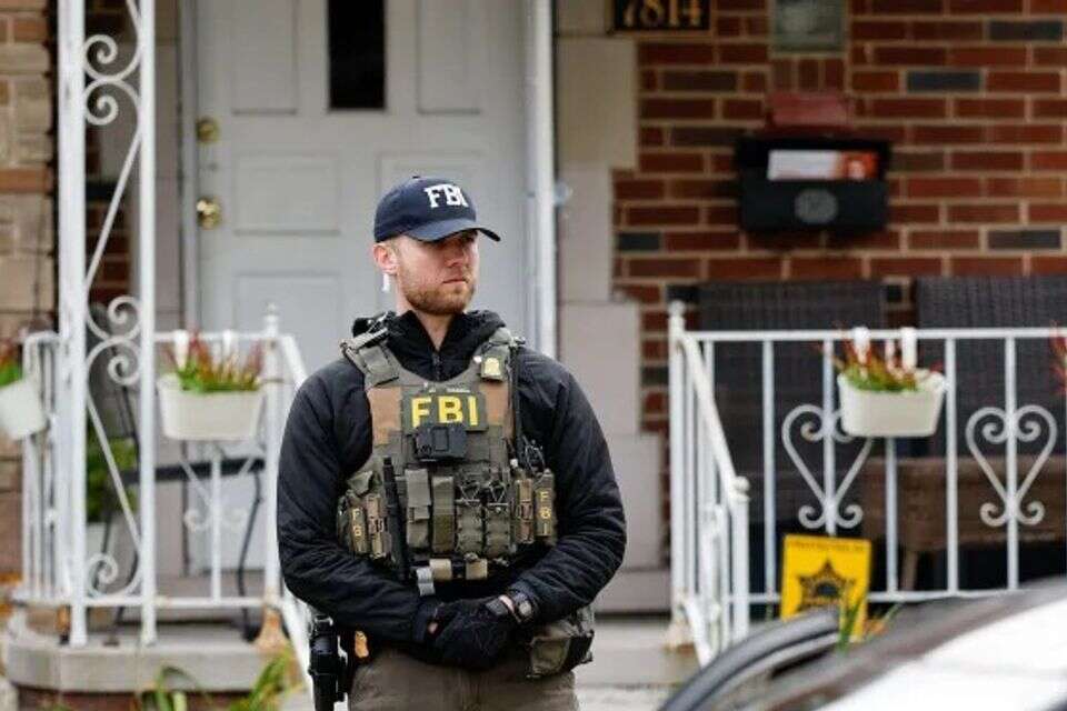 סוכן FBI לאחר מעצר, ארכיון , AFP - Getty Images