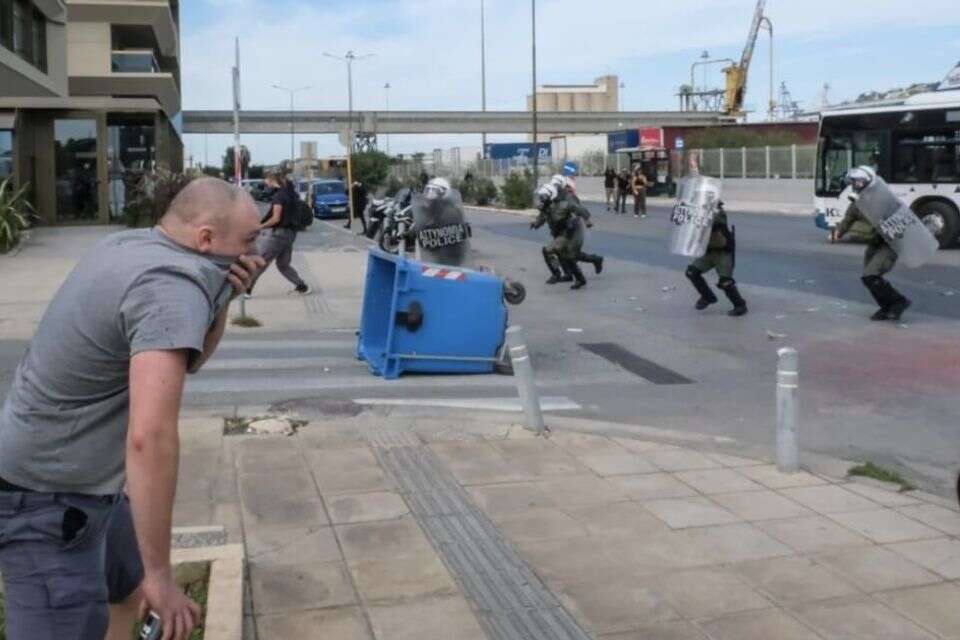 גז מדמיע ופצצות תאורה בהפגנה הקודמת בחאניה , שימוש לפי סעיף 27א' לחוק זכויות יוצרים
