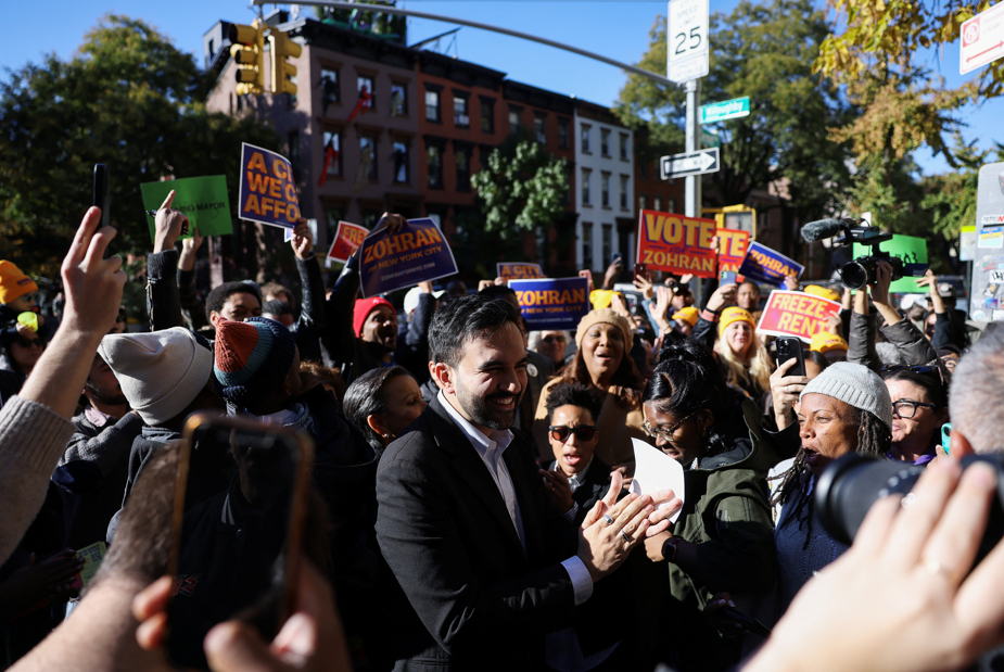 ממדאני מוקף בתומכיו, יום הבחירות בניו יורק , רויטרס