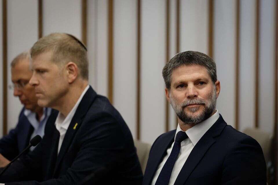 שר האוצר סמוטריץ' בהצגת תקציב 2026 , אורן בן חקון