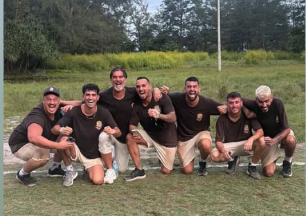 ארז איסקוב עם החברים מ"גולסטאר" , אינסטגרם