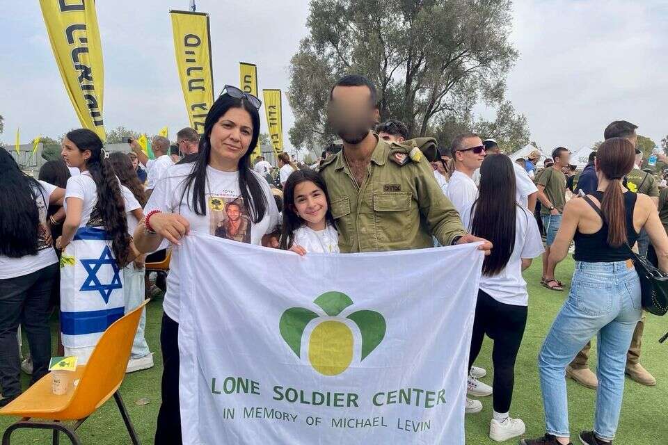 חייל בודד במפגש עם משפחתו , יח"צ