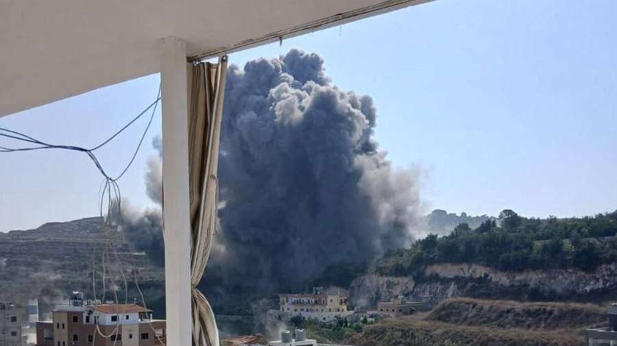 פיצוץ עוצמתי - ועמוד עשן | תיעוד דרמטי מגל התקיפות בלבנון , רשתות ערביות