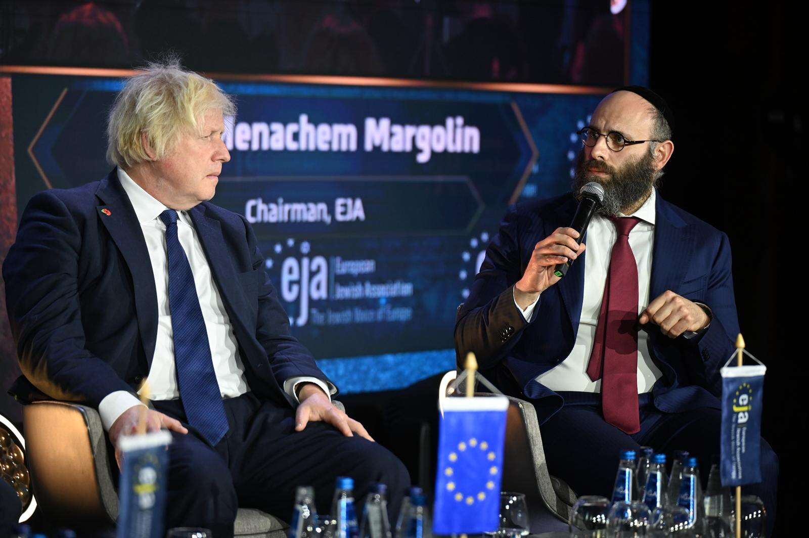 עיטור ״דוד המלך״ מאיגוד הארגונים היהודיים באירופה (EJA) והרב מנחם מרגולין , יואב דודקביץ'