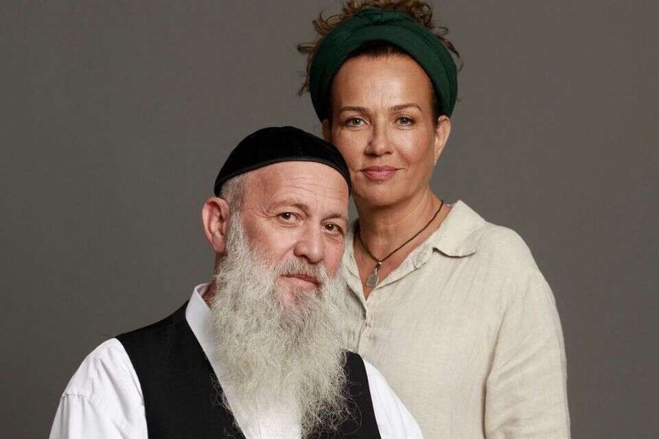 התנגד להעלאת הסרטון. צופית גרנט עם בעלה שולי רנד , מתוך עמוד האינסטגרם של שולי רנד
