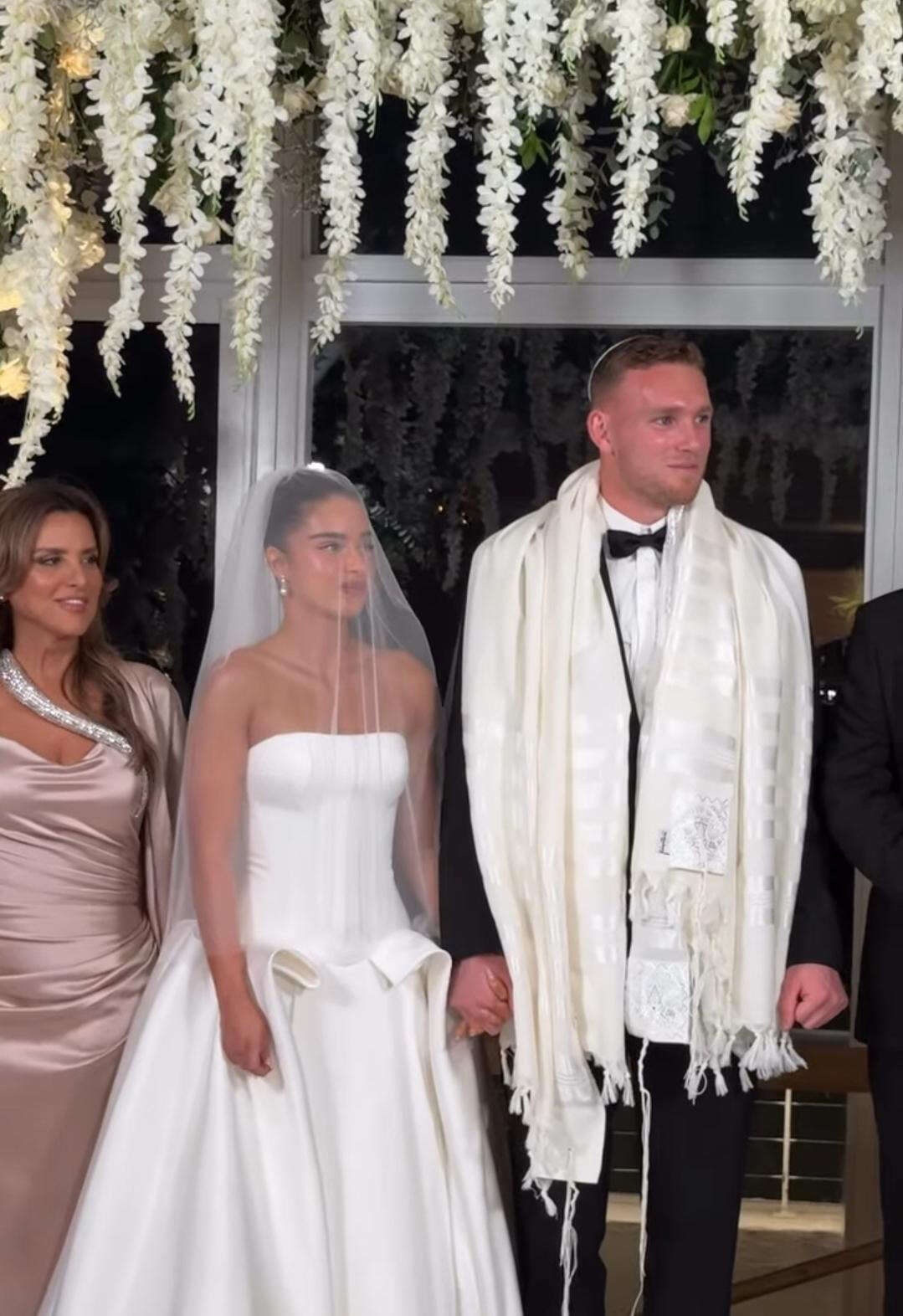 נועה ודניאל מתחת לחופה , ללא קרדיט