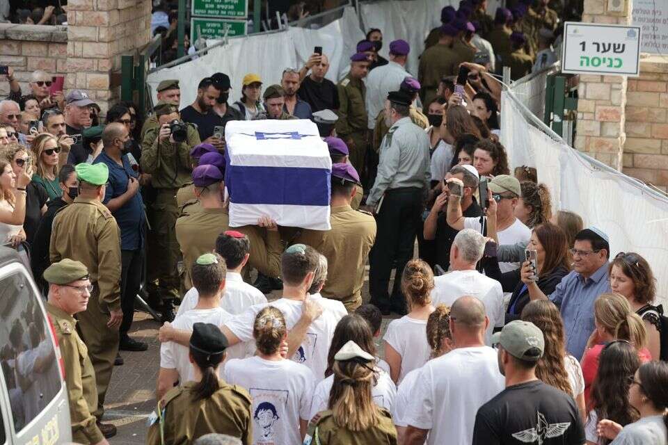 סגן הדר גולדין מובא למנוחות  , ללא