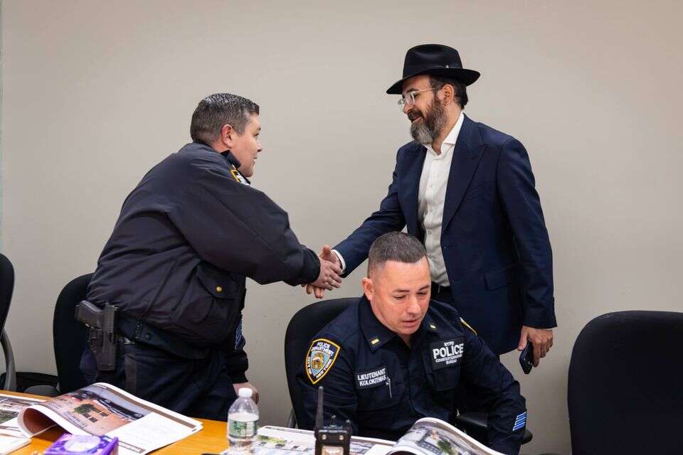 הרב שניאור נג'ר ממטה חב"ד העולימ במפגש עם השוטרים , איציק בלניצקי