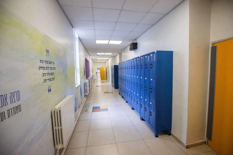 בית ספר תיכון (ארכיון) , אורן בן חקון